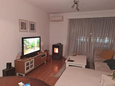 Apartamento en venta con renta , dos dormitorios con terraza, Tres Cruces.