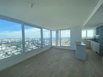 Vneta De Apartamento 3 Dormitorios, 3 Baños y Garage! Piso Alto. Edificio JOY Montevideo!