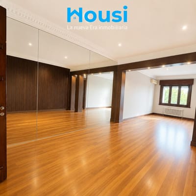 Casa de época en venta 4 dormitorios 2 baños,patio parrillero, cochera,2 terrazas, Parque Rodo