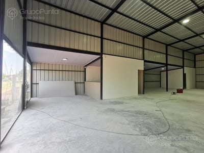 Local en venta sobre importante avenida Lusich