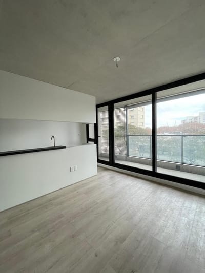 Venta Apartamento 3 dormitorios, obra nueva a estrenar amplio balcón con vista despejada. Sobre Av. Libertador. Zona Aguada.