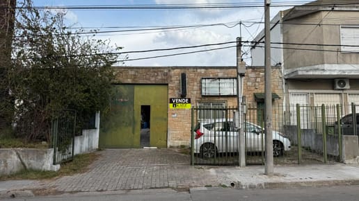 Proximo Gral Flores y Propios, deposito   Oficinas, 330 m2, acceso para camiones !!