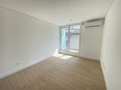 Venta De Apartamento 1 Dormitorio Y Garage, En Edifico JOY Montevideo.
