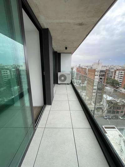 Venta Apartamento Penthouse 1 dormitorio y balcón con vista despejada en Punta Carretas.
