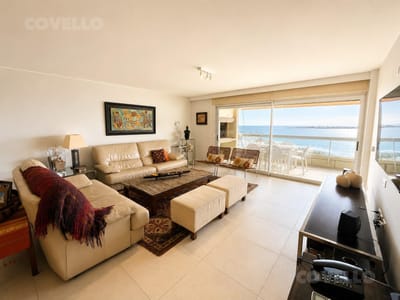 Piso alto, vista al mar, parrillero, 3 dormitorios mas dependencia. Playa Mansa