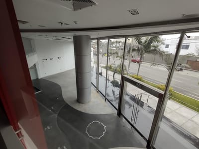 Local en alquiler de 366m2 en San Isidro - Edificio Premium