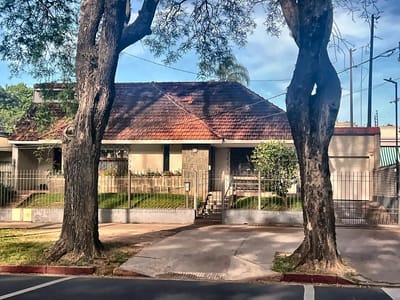 Venta Dos Casas más Apartamento en el Prado. Un solo padrón