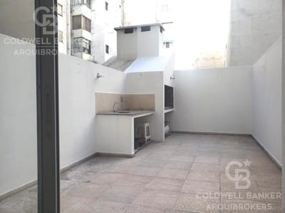 Apartamento  en alquiler en Pocitos de 1 dormitorio con patio y parrillero