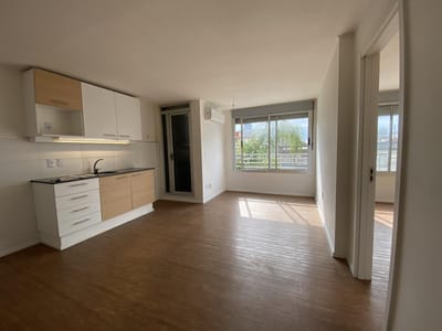 Alquiler de Apartamento 1 dormitorio,  sobre avenida, edificio con amenities, Tres Cruces