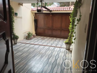 CASA DE 3 PISOS EN SANTA VICTORIA CHICLAYO 