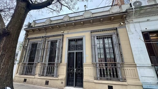 Alquiler de Casa Totalmente Reciclada en La Comercial, Montevideo.