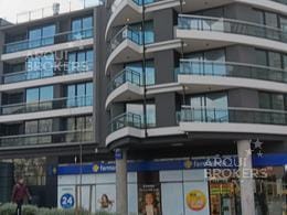 Apartamento de 2 dormitorios en venta en Buceo