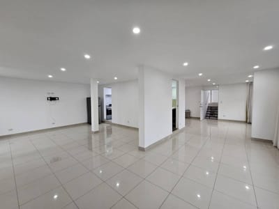 Oficina en Alquiler Amplia y Moderna en San Isidro