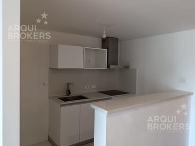 Venta apartamento dos dormitorios con renta en Barrio Sur - 704