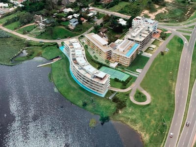 Apartamento 2 dormitorios con amplia terraza en primera línea del mar en Punta del  Este, Playa Mansa parada 39