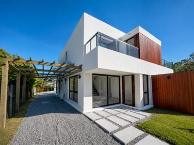 Casa a estrenar en venta con piscina en Pinares, Punta del Este 3 dormitorios