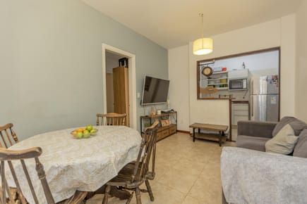 Venta de Apartamento 2 dormitorios y patio en Pocitos 