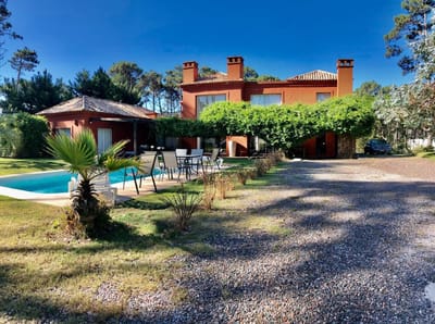 Casa con Pileta en Barrio Cerrado Laguna Blanca - TM5816