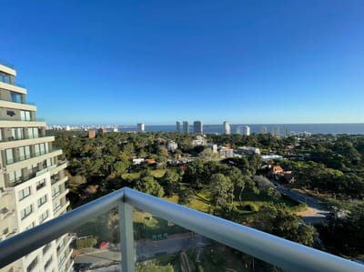 Venta de Apartamento 2 Dormitorios, Piso Alto en Roosevelt