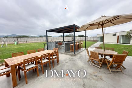 SE VENDE CASA EN CHILCA DE 640 M2 - PISCINA- AREA VERDE- 10 DORM