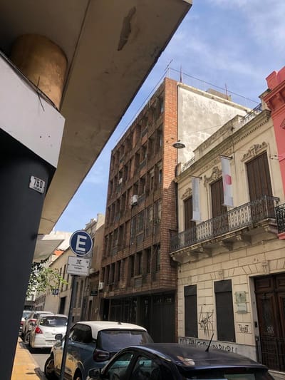 Alquiler Apartamento 1 Dormitorio Con Garage – Ciudad Vieja / A Pasos De Plaza Independencia