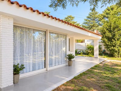 Alquiler de temporada. Casa de 3 dormitorios y servicio en Av. Francia, Pda. 9