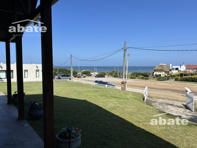 Venta de Casa de 3 dormitorios en Punta Colorada, Maldonado - Vista al mar!