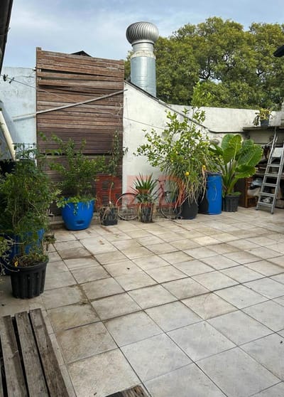 Venta Local comercial con 27 Cocheras y 2 Apartamentos