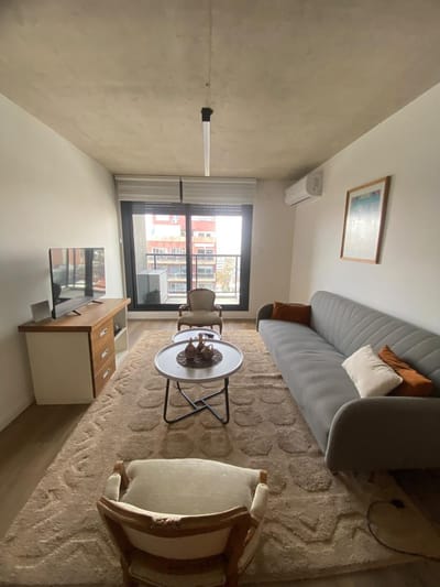 Venta de apartamento de 2 dormitorios uno en suite, 2 baños, balcón al frente, edificio con Gym, jacuzzi y solárium. Pocitos
