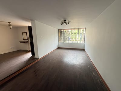 Venta de casa para remodelar frente a parque cerrado por Estacion La Cultura