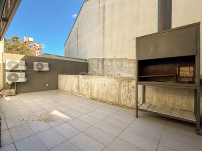 ALQUILER APART. DE 2 DORMITORIOS CON AMPLIO PATIO Y PARRILLERO PRO.. GARAJE OPC.  3.000