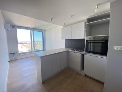 Alquiler apartamento 1 Dormitorio, balcón y garage.  Edificio JOY Montevideo. Pocitos