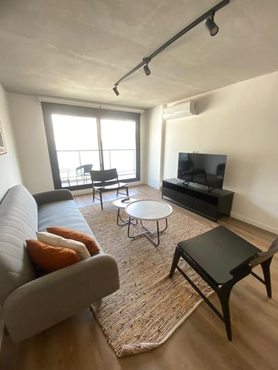 Venta de apartamento de 2 dormitorios uno en suite, 2 baños, balcón, edificio con Gym, jacuzzi y solárium. Pocitos