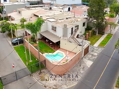 Casa como Terreno en esquina en Surco | Negociable | 460 m² | 3 pisos | Proyecto Multifamiliar