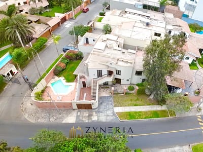 Casa como Terreno en esquina en Surco | Negociable | 460 m² | 3 pisos | Proyecto Inmobiliario