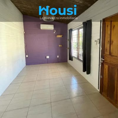 Venta Casa 2 dormitorios con jardín a pasos de la playa en Atlántida