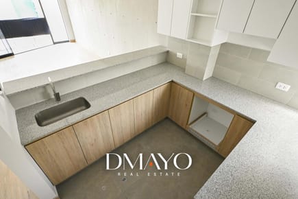 Venta de Dúplex 3 Habitaciones   cocheras frente a parque   en Surco con Cerca Av. Castilla