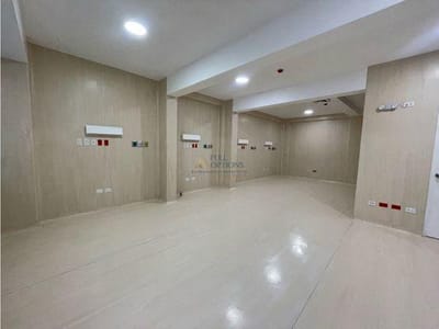 VENTA DE CLINICA NUEVA EN ZONA COMERCIAL
