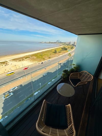 Venta/Alquiler de Apartamento de 3 dormitorios con vista al río en Malvín, Montevideo