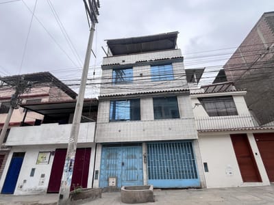 Casa de 3 niveles | 109m2 | para remodelar 