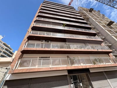 Apartamento en Punta Carretas de 3 Dormitorios al Frente con Garaje