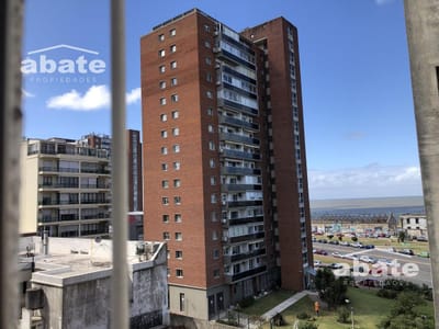 ¡Alquiler apartamento, en nuevo distrito Las Artes,  a una cuadra de la Rambla, un dormitorio, inmaculado!
