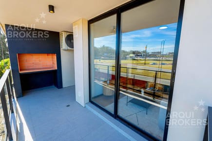 Apartamento penthouse de tres dormitorios en venta en Barra de Carrasco - 701