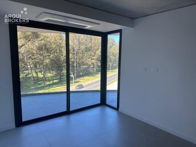 Apartamento de tres dormitorios en alquiler en Parque Roosevelt - 1007
