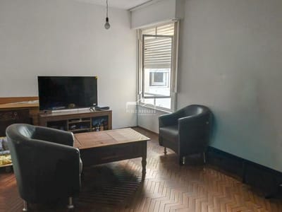 Venta apartamento 3 dormitorios,  primer piso por escalera . Tres Cruces