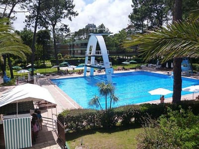 Apto, dos dormitorios, segundo piso por escalera, en Arcobaleno- Playa Mansa