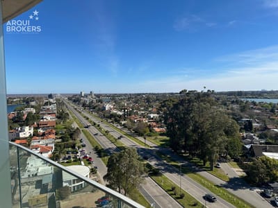 Apartamento de tres dormitorios en alquiler en Parque Roosevelt - 1206