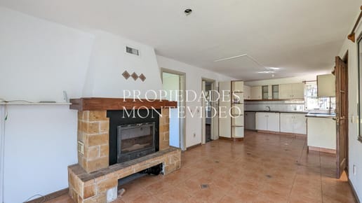 Casa en VENTA 4 dormitorios, parrillero y gran fondo: Punta Gorda