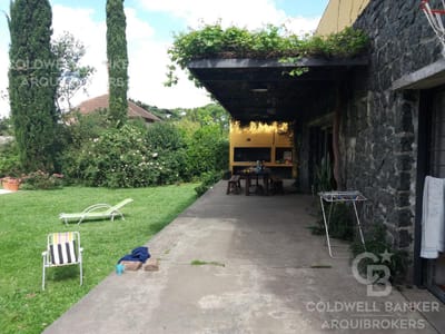 Casa 3 dormitorios en alquiler en Lezica con 3 garajes