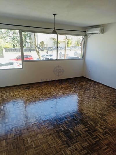 Aquilo amplio apartamento de tres dormitorios en Pocitos